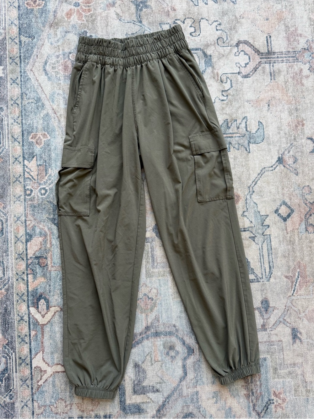 Vuori Olive Cargo Jogger Pants for Women